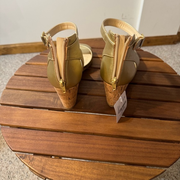 Liz Claiborne Wedge Sandals / Size:11 - Picture 8 of 9